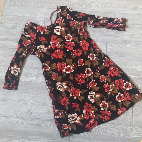 DEX Floral Dress with Back Detail in Lightweight Crinkle Rayon Red Black Cream - Picture 6 of 12